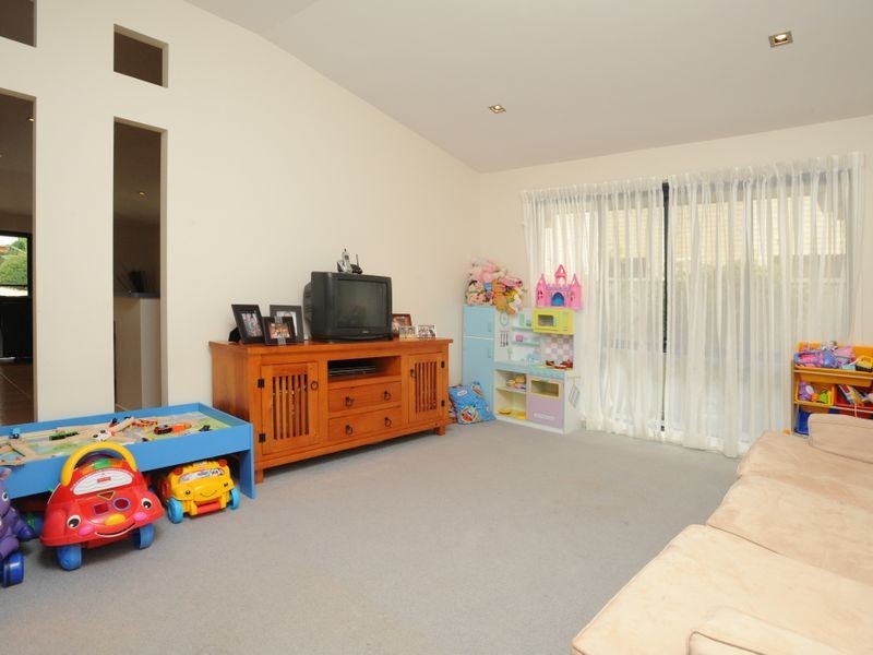 17 Melaleuca Place, Carindale QLD 4152