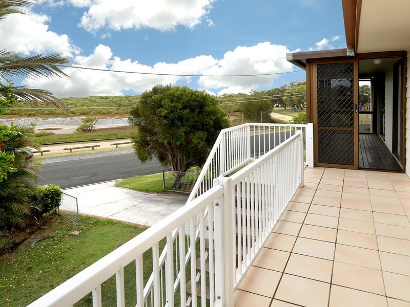 821 Esplanade, Lota QLD 4179