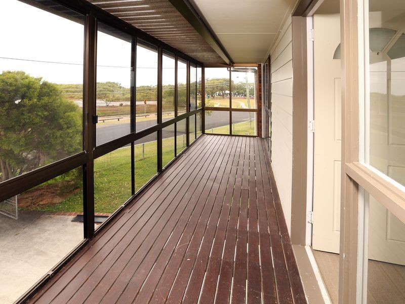 821 Esplanade, Lota QLD 4179