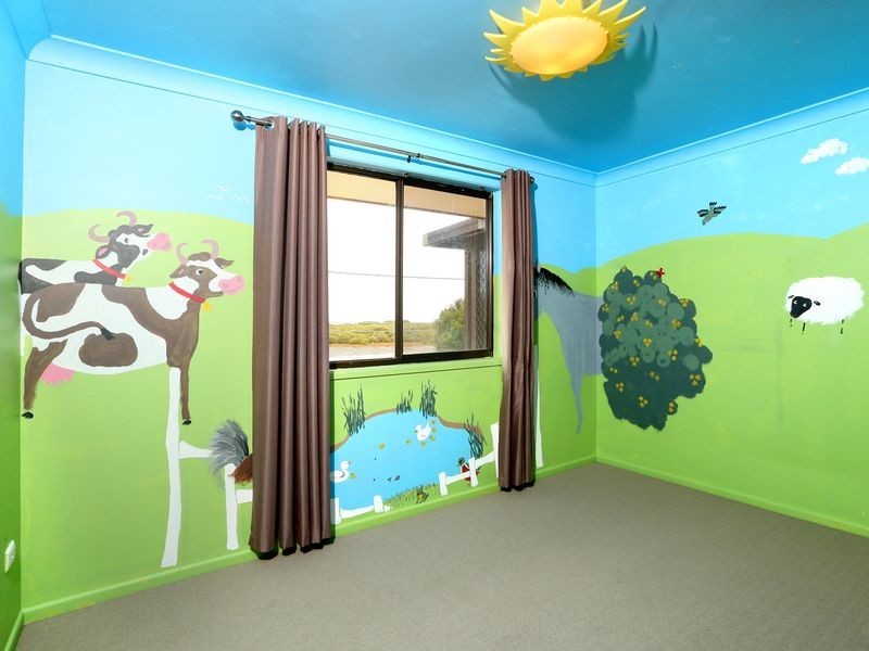 821 Esplanade, Lota QLD 4179