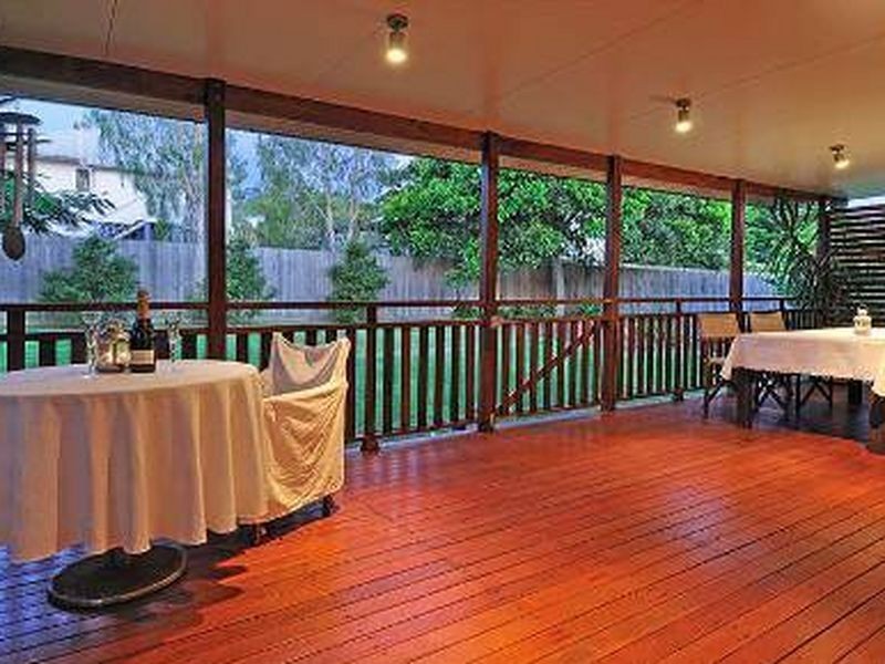 114 Lawn Street, Holland Park QLD 4121