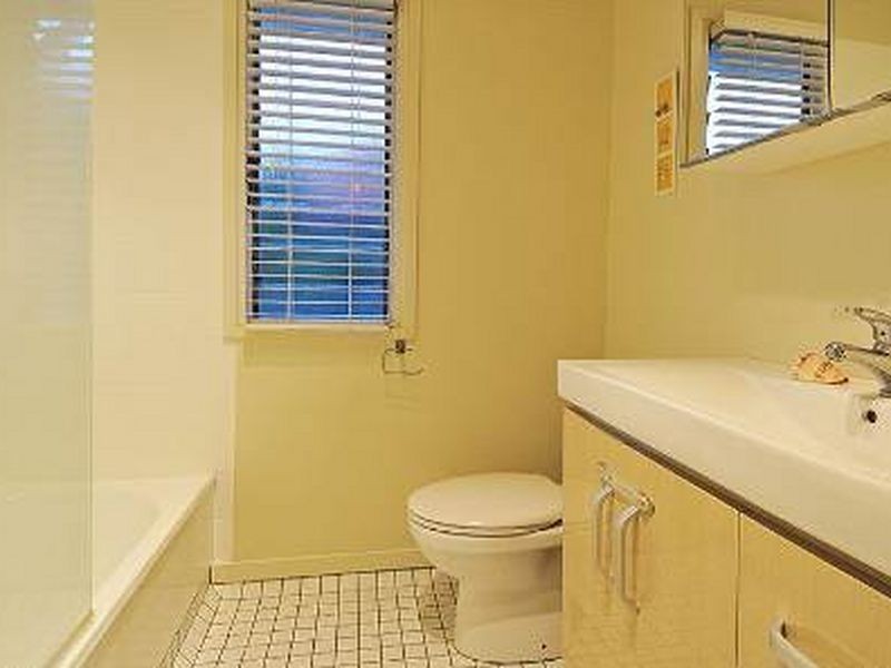 114 Lawn Street, Holland Park QLD 4121