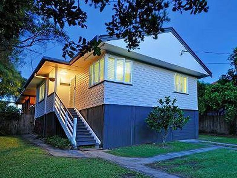 114 Lawn Street, Holland Park QLD 4121