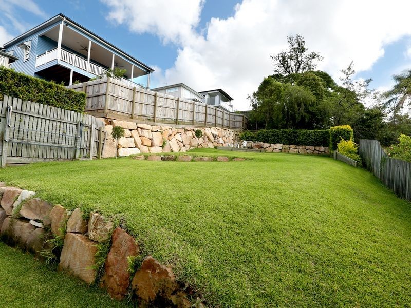 69A Balmoral St., Hawthorne QLD 4171