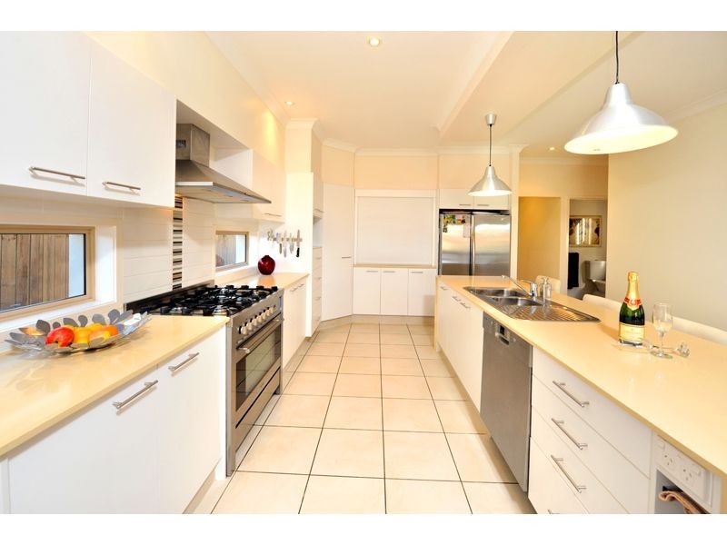 12 Delsie Street, Cannon Hill QLD 4170