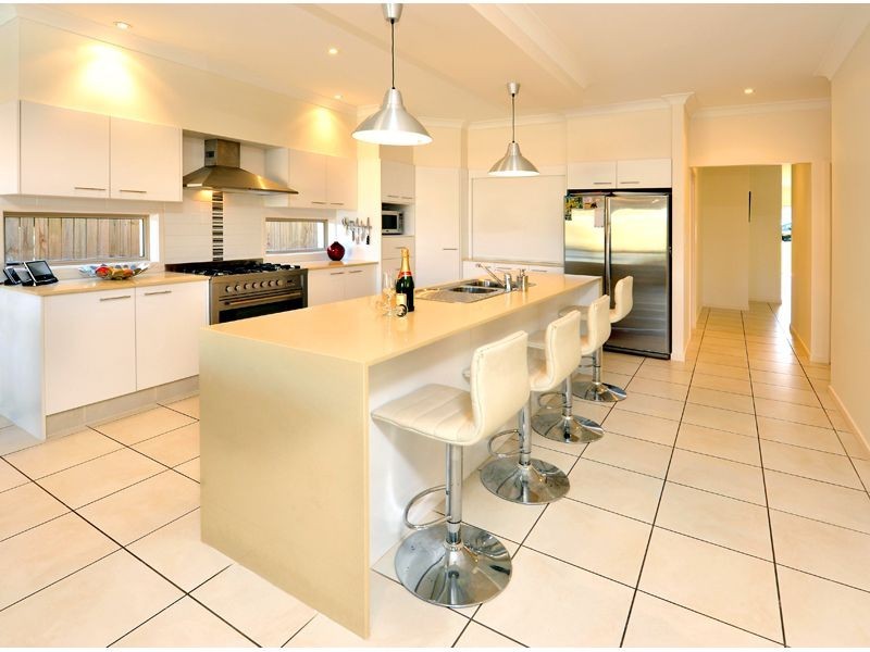 12 Delsie Street, Cannon Hill QLD 4170