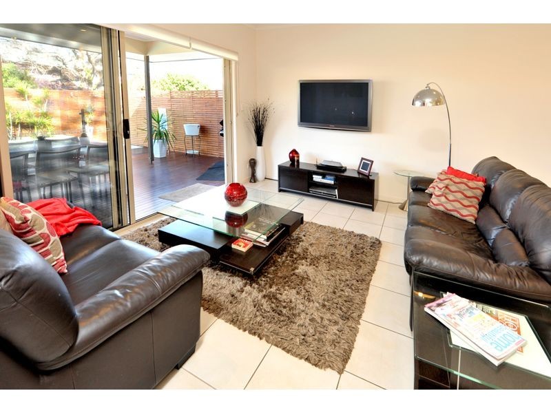 12 Delsie Street, Cannon Hill QLD 4170