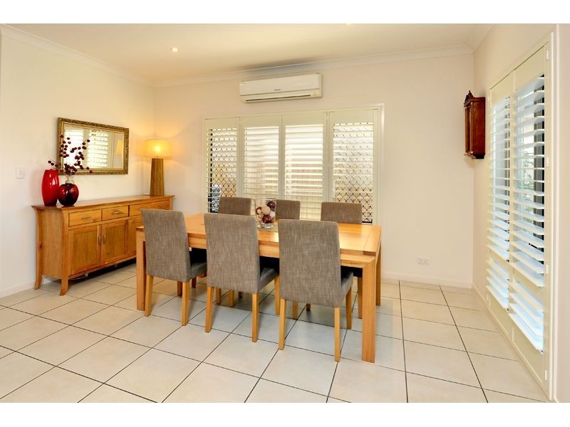 12 Delsie Street, Cannon Hill QLD 4170