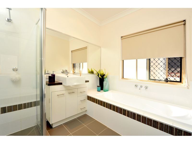 12 Delsie Street, Cannon Hill QLD 4170