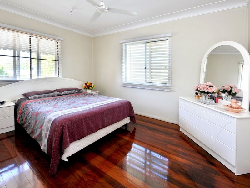 6 Cedar Street, Cannon Hill QLD 4170