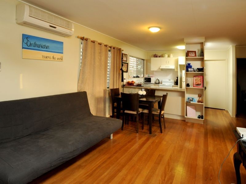 8 Cedar Street, Cannon Hill QLD 4170