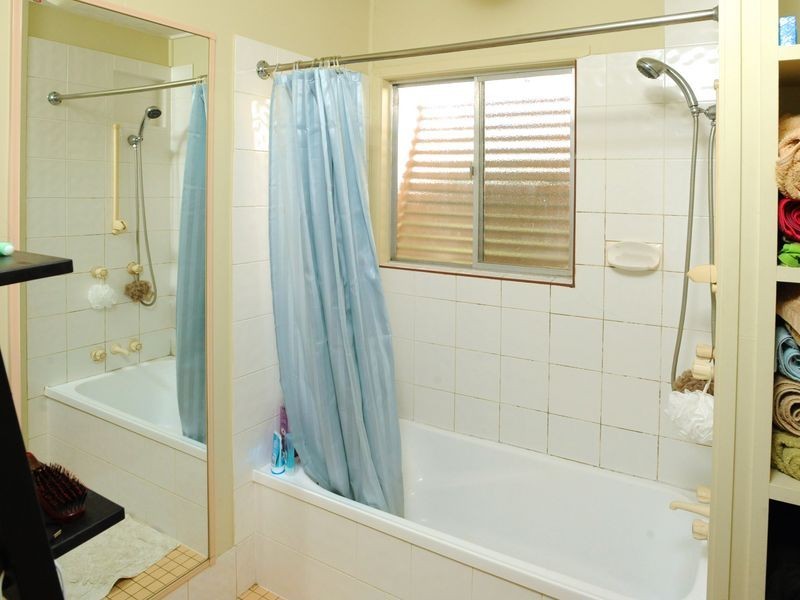 8 Cedar Street, Cannon Hill QLD 4170