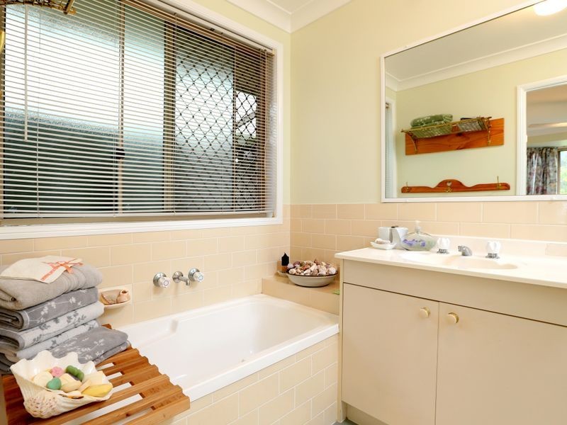6 Wattle Street, Cannon Hill QLD 4170
