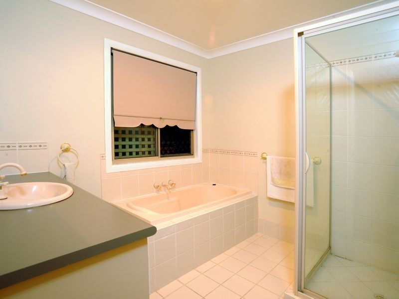 27 Grenade Street, Cannon Hill QLD 4170