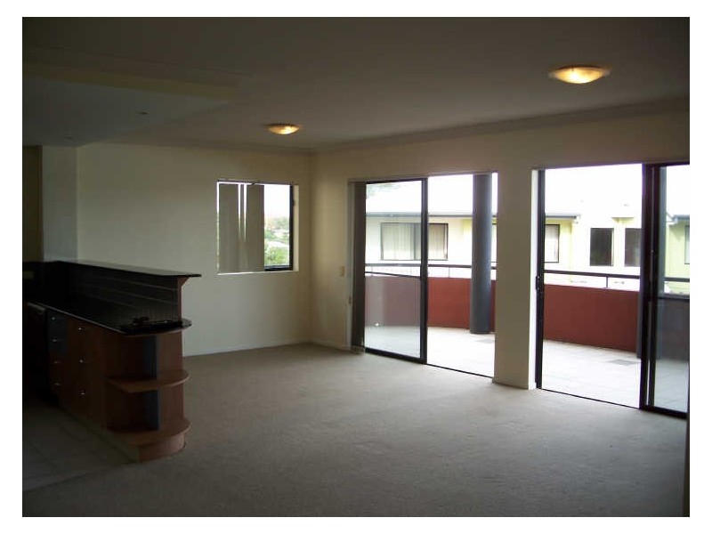 28/64-70 Norman Cres, Norman Park QLD 4170