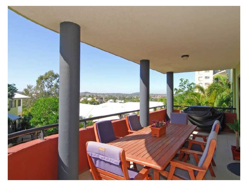 28/64-70 Norman Cres, Norman Park QLD 4170