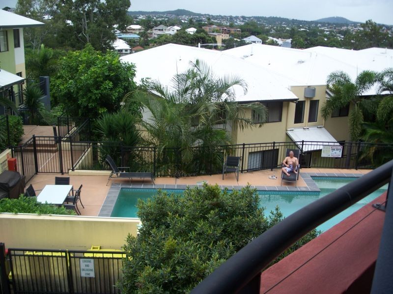 28/64-70 Norman Cres, Norman Park QLD 4170