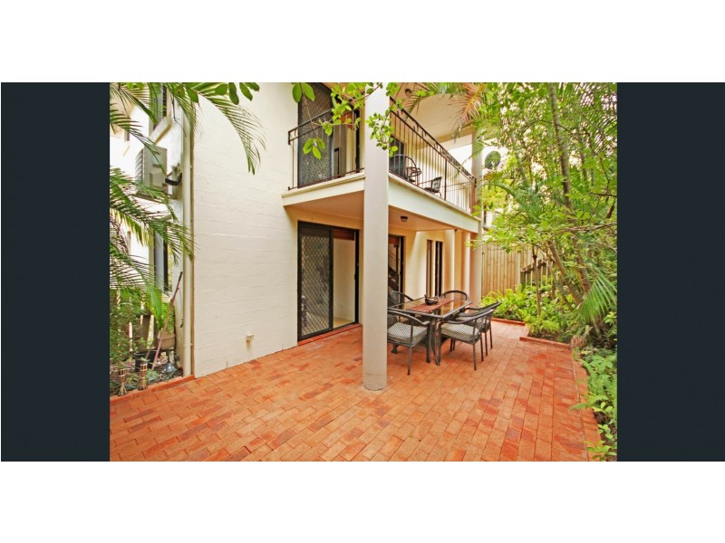 Unit 2/10 McIlwraith Avenue, Balmoral QLD 4171