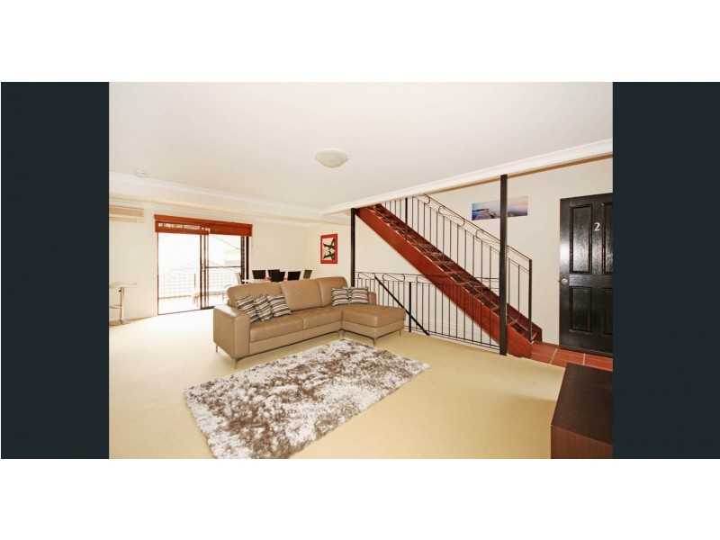 Unit 2/10 McIlwraith Avenue, Balmoral QLD 4171