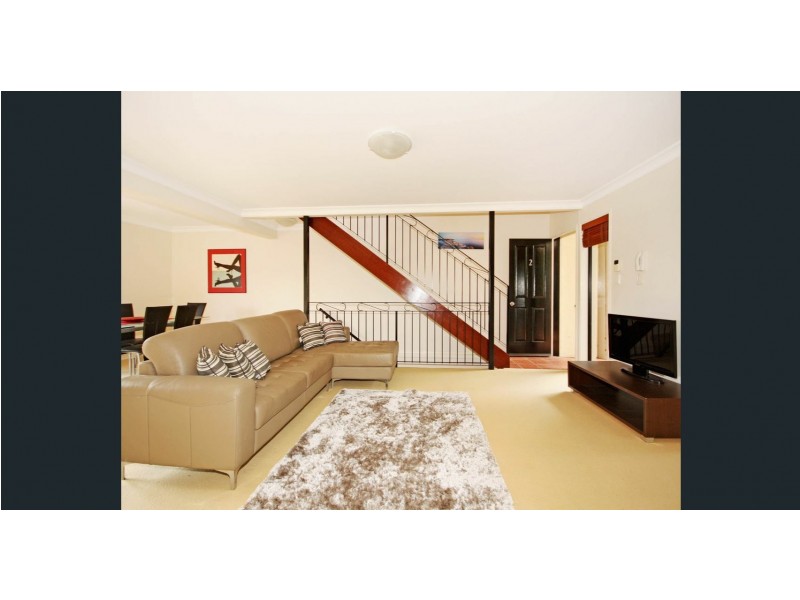 Unit 2/10 McIlwraith Avenue, Balmoral QLD 4171
