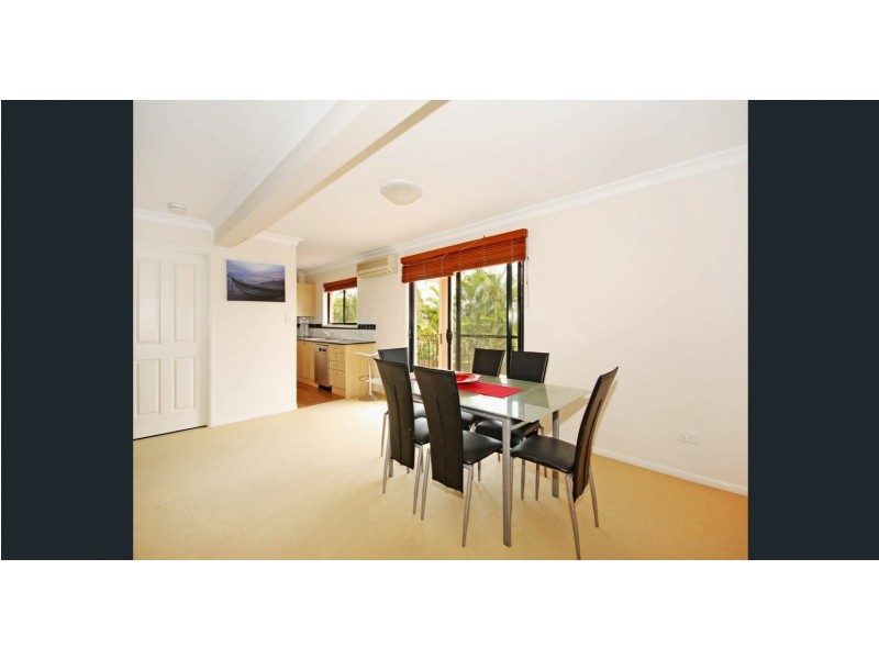 Unit 2/10 McIlwraith Avenue, Balmoral QLD 4171