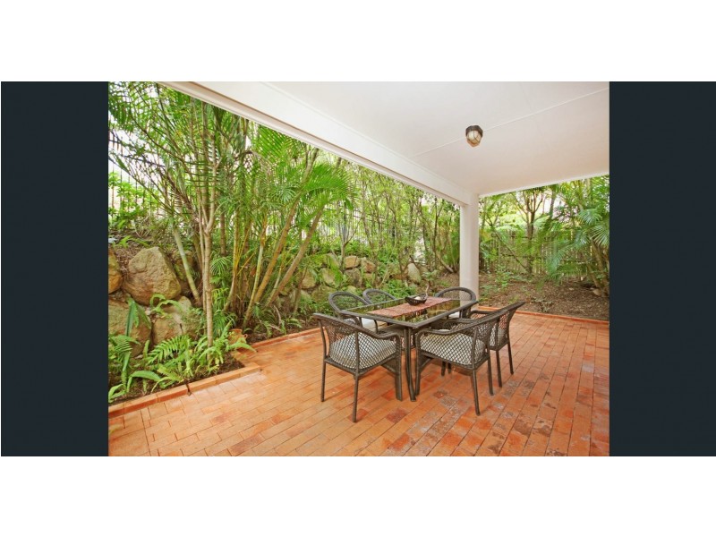 Unit 2/10 McIlwraith Avenue, Balmoral QLD 4171