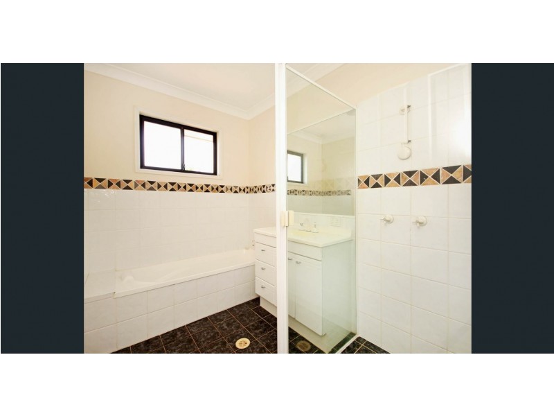 Unit 2/10 McIlwraith Avenue, Balmoral QLD 4171