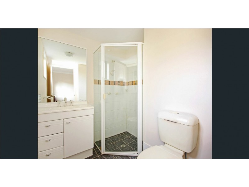 Unit 2/10 McIlwraith Avenue, Balmoral QLD 4171