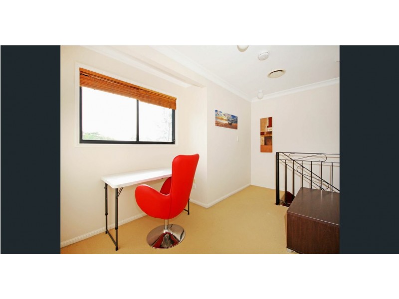 Unit 2/10 McIlwraith Avenue, Balmoral QLD 4171