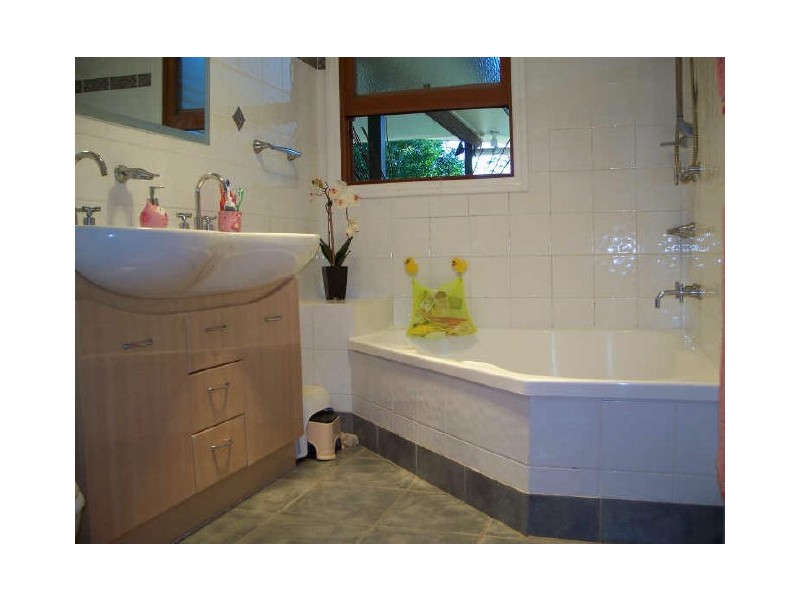 11 Lombard Street, Carina QLD 4152