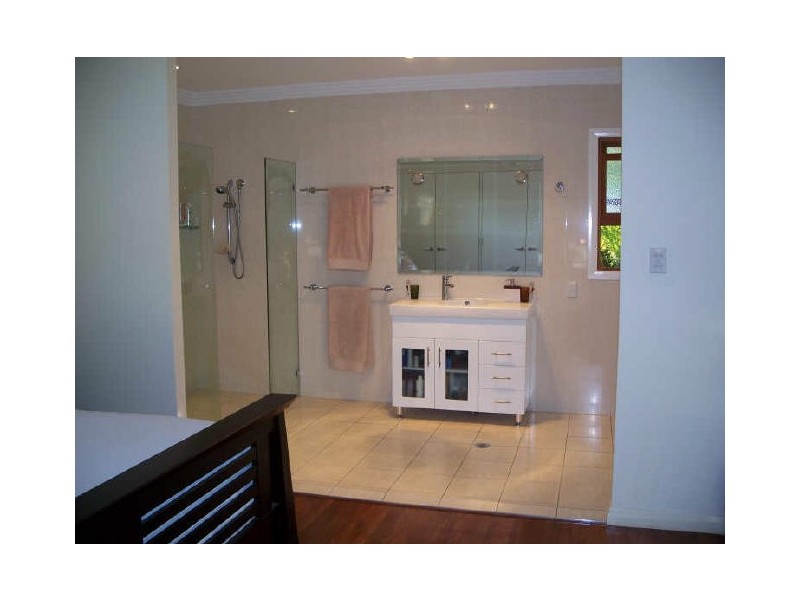 11 Lombard Street, Carina QLD 4152