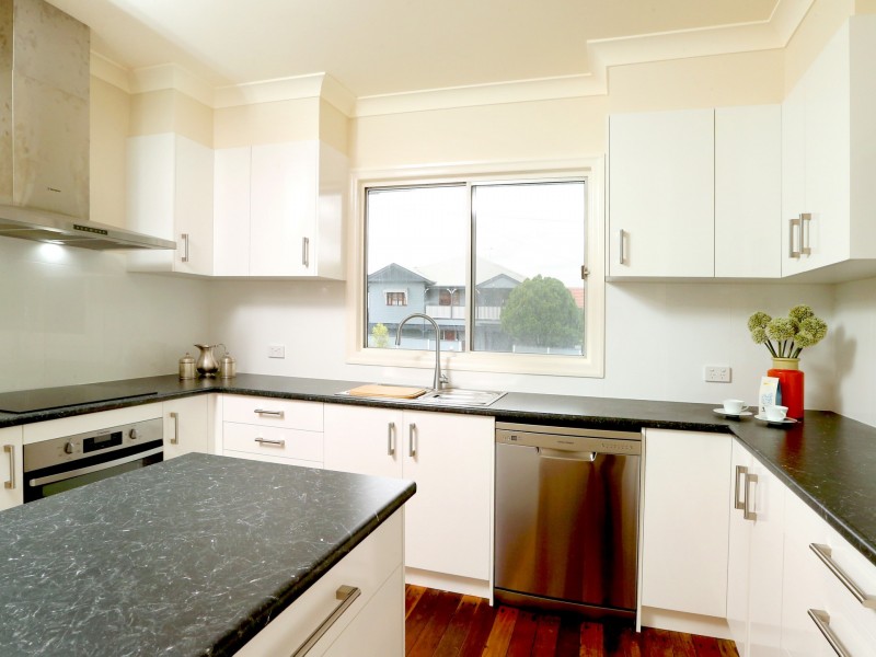 4 Delsie Street, Cannon Hill QLD 4170