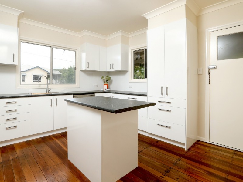 4 Delsie Street, Cannon Hill QLD 4170