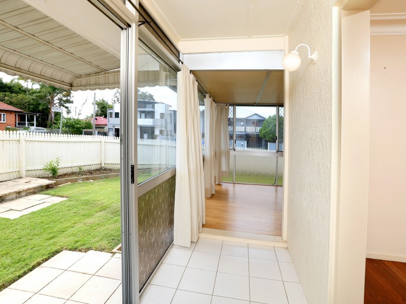 4 Delsie Street, Cannon Hill QLD 4170