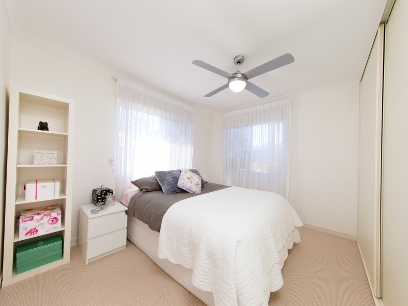 8 Aeroplane Street, Cannon Hill QLD 4170
