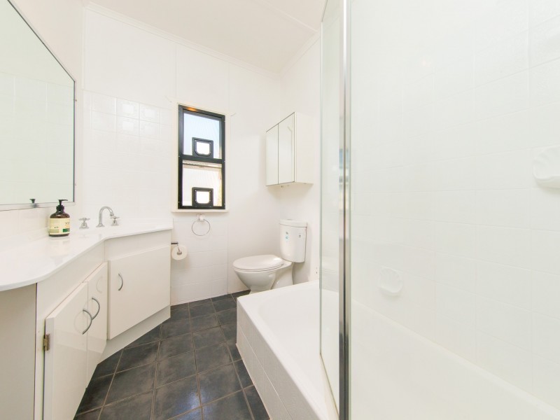 8 Aeroplane Street, Cannon Hill QLD 4170