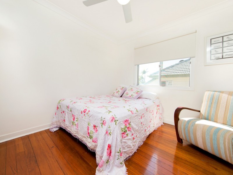 8 Aeroplane Street, Cannon Hill QLD 4170