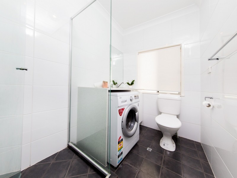 8 Aeroplane Street, Cannon Hill QLD 4170