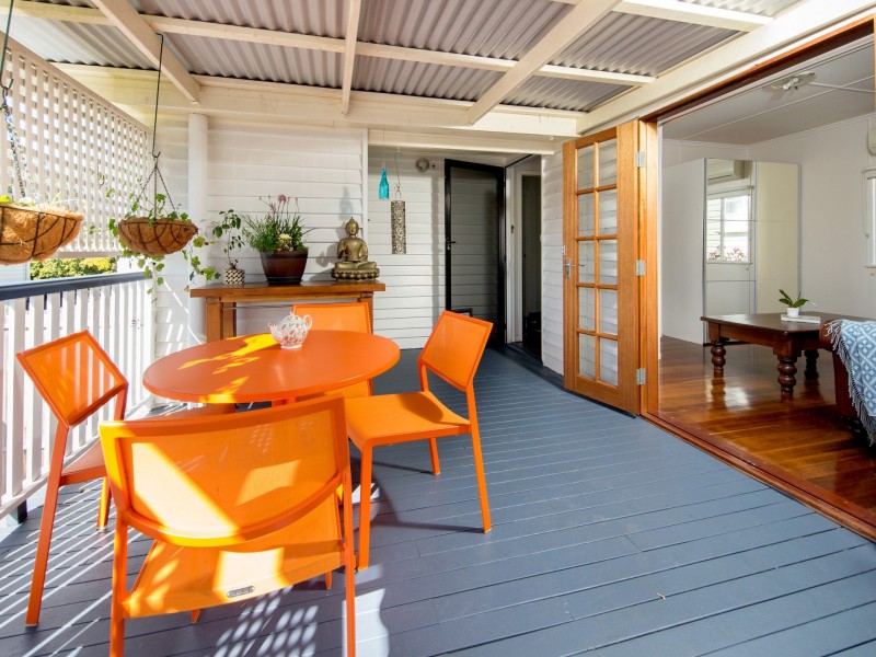 8 Aeroplane Street, Cannon Hill QLD 4170