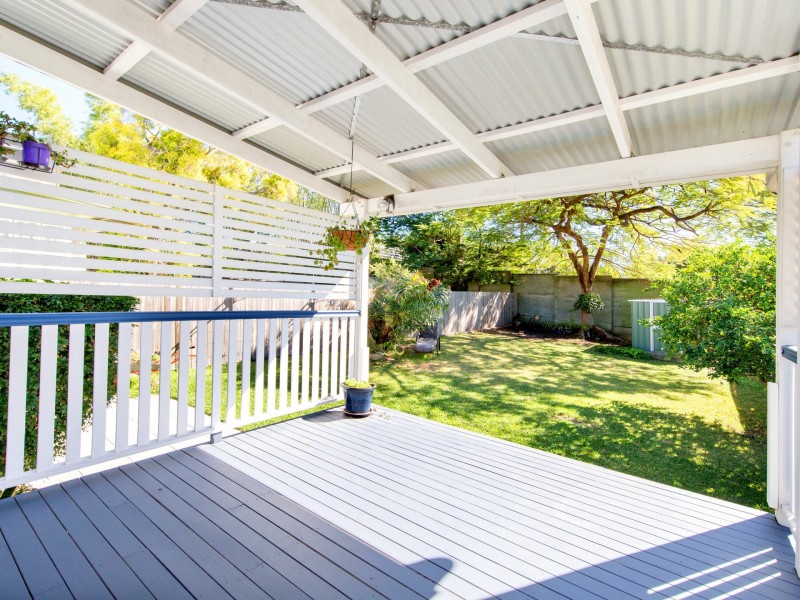 8 Aeroplane Street, Cannon Hill QLD 4170