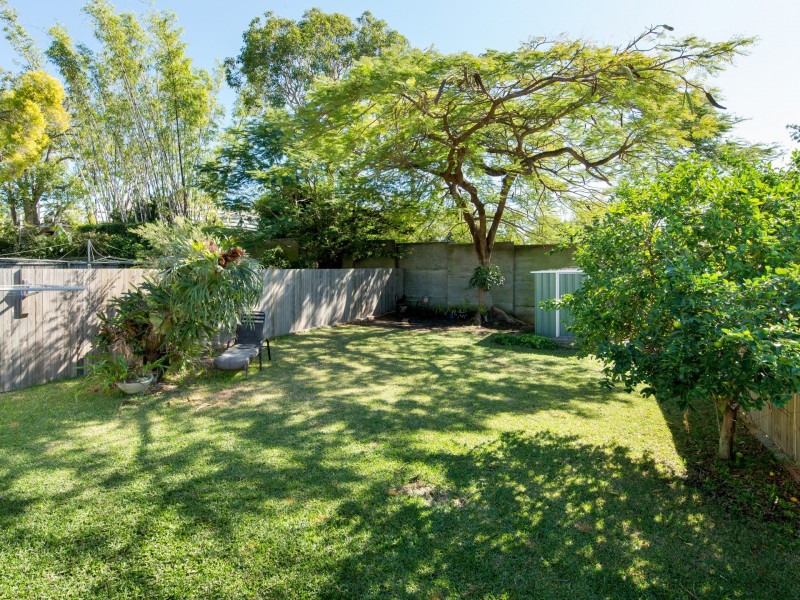8 Aeroplane Street, Cannon Hill QLD 4170