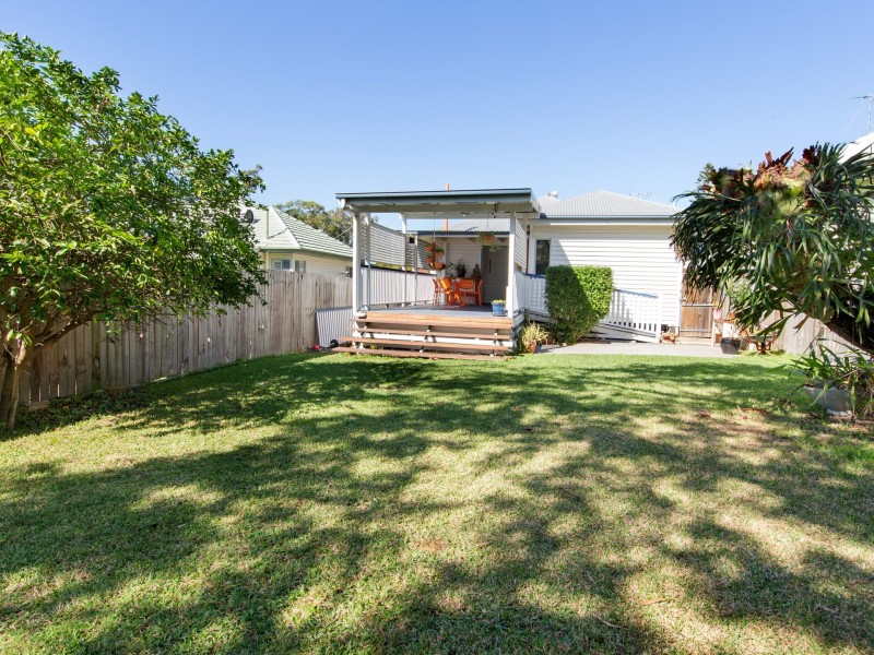 8 Aeroplane Street, Cannon Hill QLD 4170