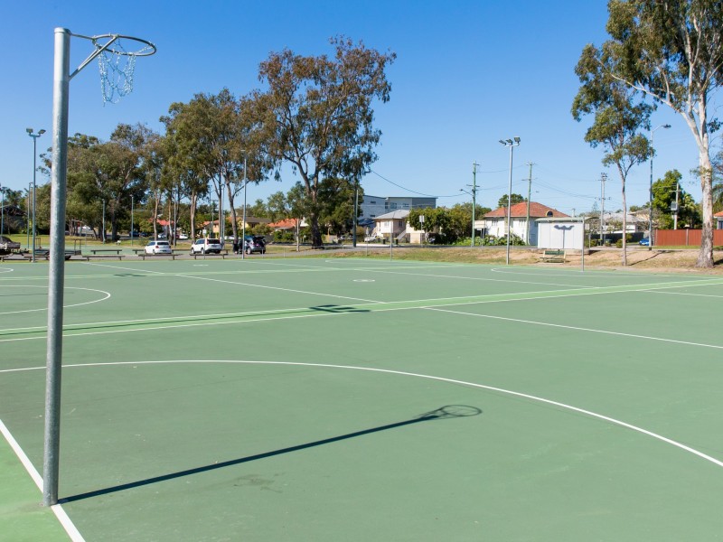 8 Aeroplane Street, Cannon Hill QLD 4170