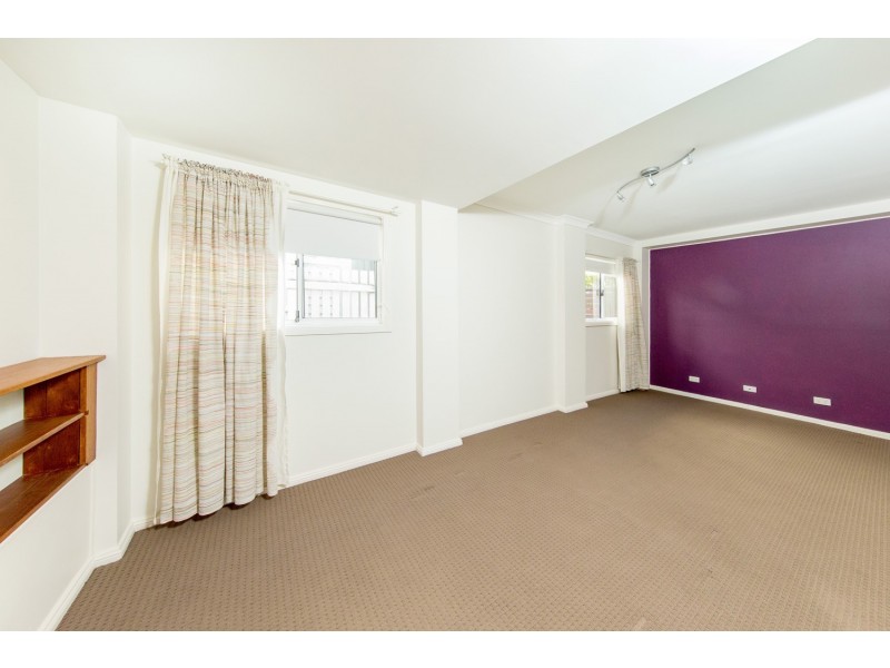 33 Grenade Street, Cannon Hill QLD 4170