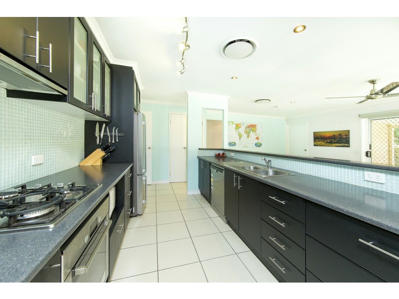 8 Sourris Court, Carina QLD 4152