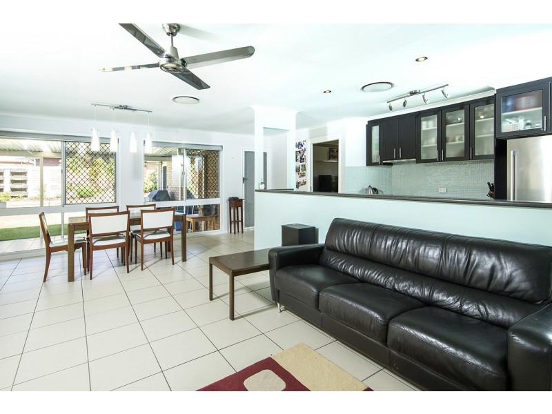 8 Sourris Court, Carina QLD 4152