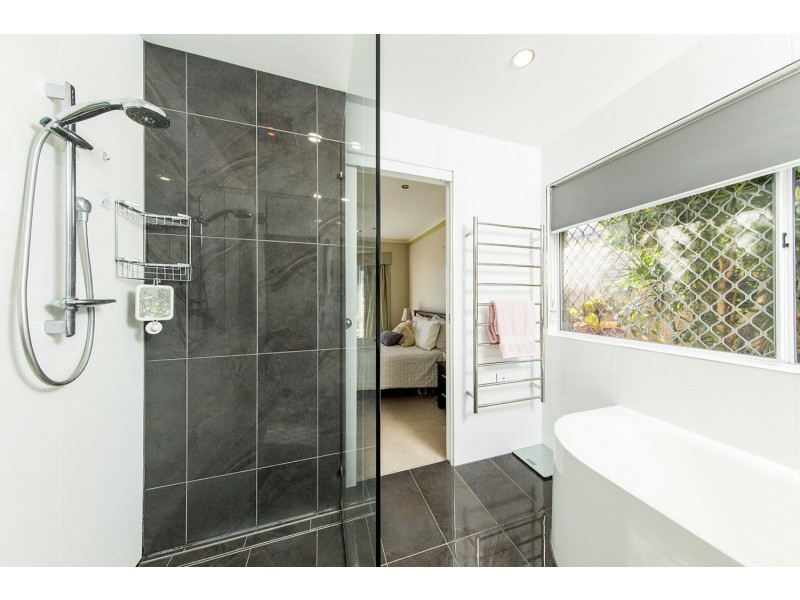 8 Sourris Court, Carina QLD 4152