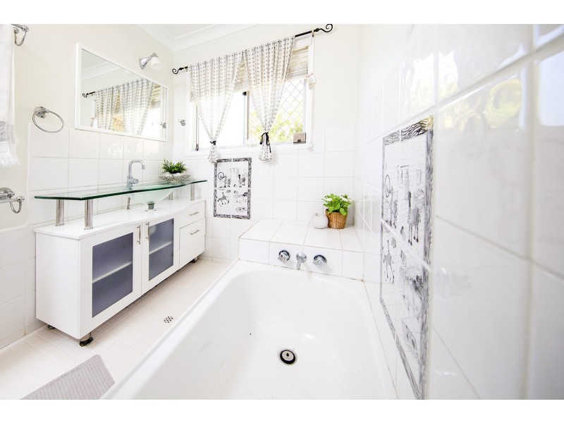 63 Jardine Drive, Springwood QLD 4127