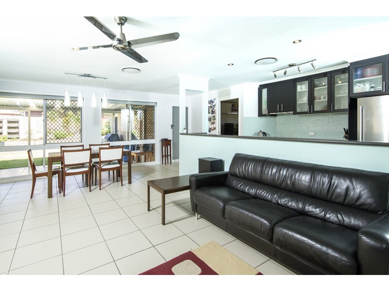 8 Sourris Court, Carina QLD 4152