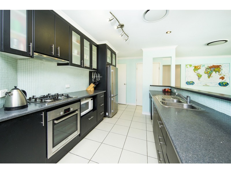 8 Sourris Court, Carina QLD 4152